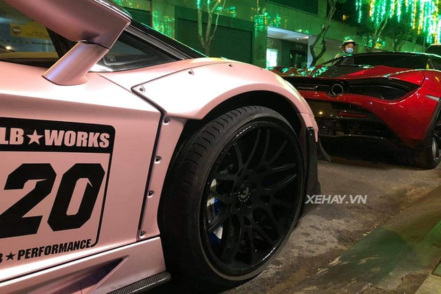 Cận cảnh Lamborghini Aventador độ Liberty Walk độc nhất Việt Nam - Hình 3 Can canh Lamborghini Aventador do Liberty Walk doc nhat Viet Nam-Hinh-3