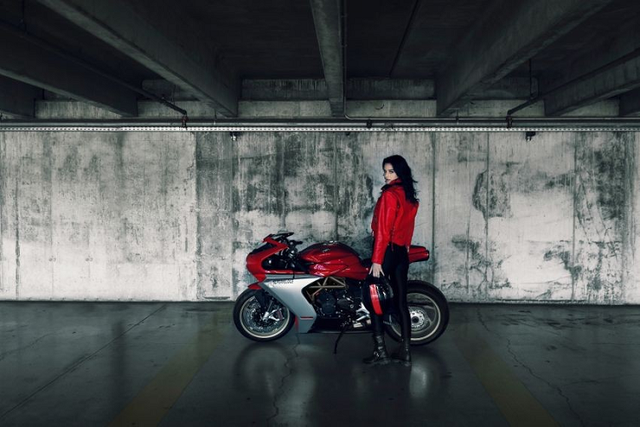 Ngắm siêu môtô MV Agusta Superveloce Ottocento từ 505 triệu đồng - Hình 4 Ngam sieu moto MV Agusta Superveloce Ottocento tu 505 trieu dong-Hinh-4