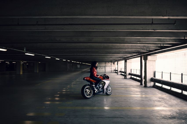 Ngắm siêu môtô MV Agusta Superveloce Ottocento từ 505 triệu đồng - Hình 5 Ngam sieu moto MV Agusta Superveloce Ottocento tu 505 trieu dong-Hinh-5