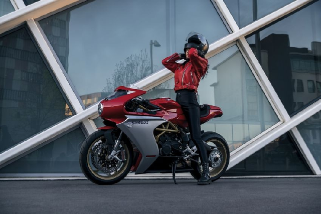 Ngắm siêu môtô MV Agusta Superveloce Ottocento từ 505 triệu đồng - Hình 3 Ngam sieu moto MV Agusta Superveloce Ottocento tu 505 trieu dong-Hinh-3