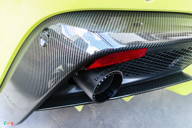 Aston Martin Vantage tại Việt Nam độ mâm hàng độc - Hình 6 Aston Martin Vantage tai Viet Nam do mam hang doc-Hinh-6