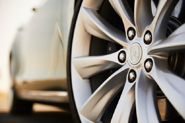 Cận cảnh chi tiết xe điện Tesla độc nhất vô nhị có giá gần 6 tỷ đồng - Hình 4 Can canh chi tiet xe dien Tesla doc nhat vo nhi co gia gan 6 ty dong-Hinh-4