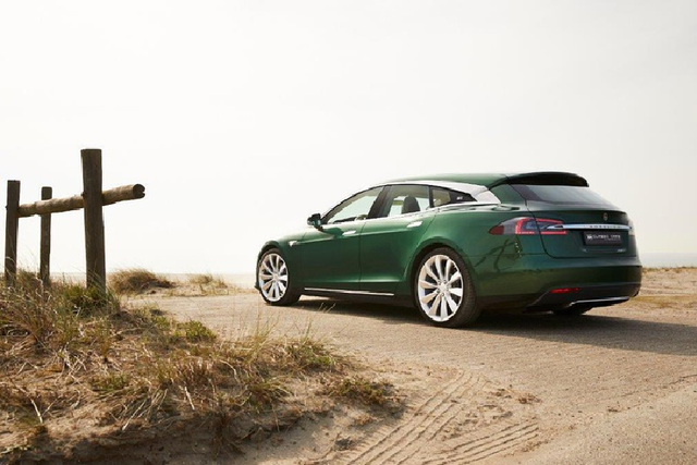 Cận cảnh chi tiết xe điện Tesla độc nhất vô nhị có giá gần 6 tỷ đồng - Hình 2 Can canh chi tiet xe dien Tesla doc nhat vo nhi co gia gan 6 ty dong-Hinh-2