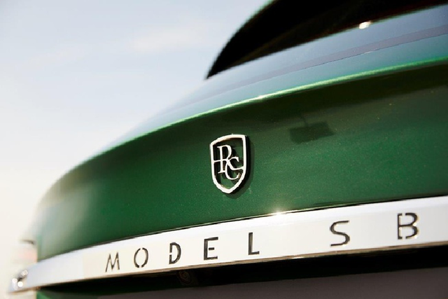 Cận cảnh chi tiết xe điện Tesla độc nhất vô nhị có giá gần 6 tỷ đồng - Hình 6 Can canh chi tiet xe dien Tesla doc nhat vo nhi co gia gan 6 ty dong-Hinh-6