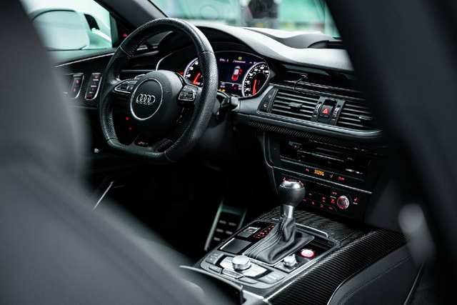 Cận cảnh xe sang Audi RS7 độ thân rộng rao bán hơn 23 tỷ - Hình 5 Can canh xe sang Audi RS7 do than rong rao ban hon 23 ty-Hinh-5