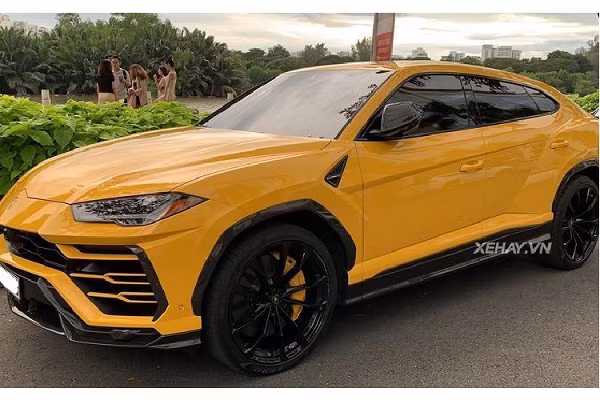 Dan choi Sai Gon chi hon 20 ty dat Lamborghini Urus ve nha
