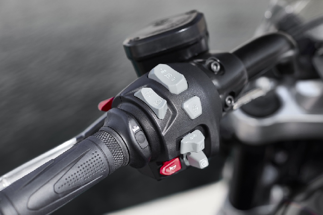 Triumph Rocket 3 hon 725 trieu tai Malaysia sap ve Viet Nam-Hinh-7