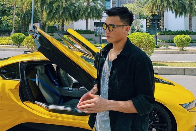 Thủ môn Bùi Tiến Dũng rao bán BMW i8 biển tứ quý 6 Thu mon Bui Tien Dung rao ban BMW i8 bien tu quy 6