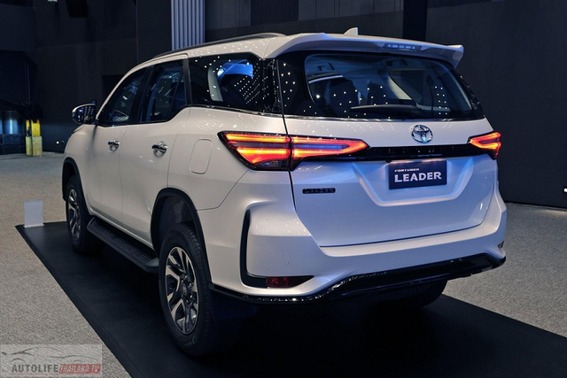 Toyota Fortuner Leader 2023 tu 888 trieu dong tai Thai Lan, sap ve VN-Hinh-11
