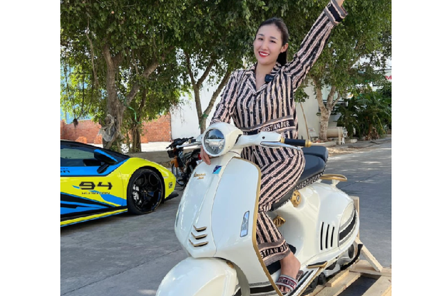 Vespa 946 Christian Dior được dân chơi 9X Bạc Liêu tậu về gần 1,6 tỷ tậu Vespa 946 Christian Dior duoc dan choi 9X Bac Lieu tau ve gan 1,6 ty tau