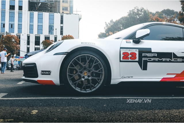 Ngắm Porsche 911 Carrera S nổi bật cạnh dàn siêu xe VietRally - Hình 3 Ngam Porsche 911 Carrera S noi bat canh dan sieu xe VietRally-Hinh-3