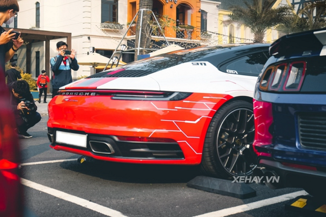 Ngắm Porsche 911 Carrera S nổi bật cạnh dàn siêu xe VietRally - Hình 5 Ngam Porsche 911 Carrera S noi bat canh dan sieu xe VietRally-Hinh-5