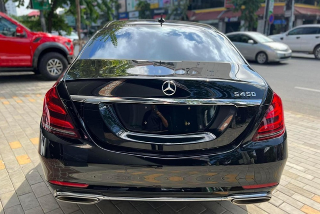 Cận cảnh xe siêu sang Mercedes-Maybach S450 Pullman từ 7,2 tỷ đồng - Hình 2 Can canh xe sieu sang Mercedes-Maybach S450 Pullman tu 7,2 ty dong-Hinh-2