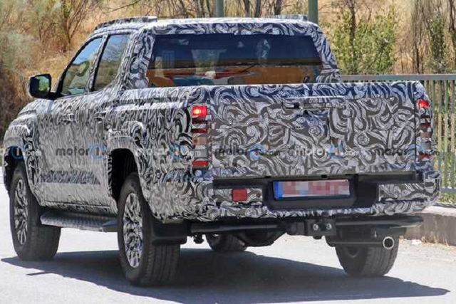 Mitsubishi Triton 2023 thế hệ mới lộ diện, "đấu" Nissan Navara - Hình 8 Mitsubishi Triton 2023 the he moi lo dien,