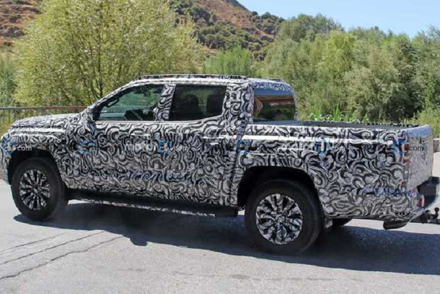 Mitsubishi Triton 2023 thế hệ mới lộ diện, "đấu" Nissan Navara - Hình 7 Mitsubishi Triton 2023 the he moi lo dien,