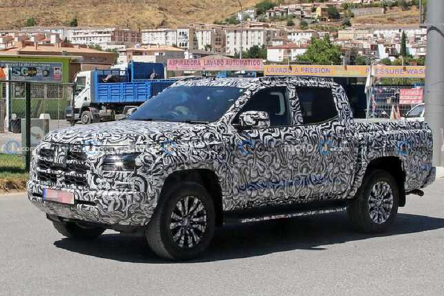 Mitsubishi Triton 2023 thế hệ mới lộ diện, "đấu" Nissan Navara - Hình 6 Mitsubishi Triton 2023 the he moi lo dien,