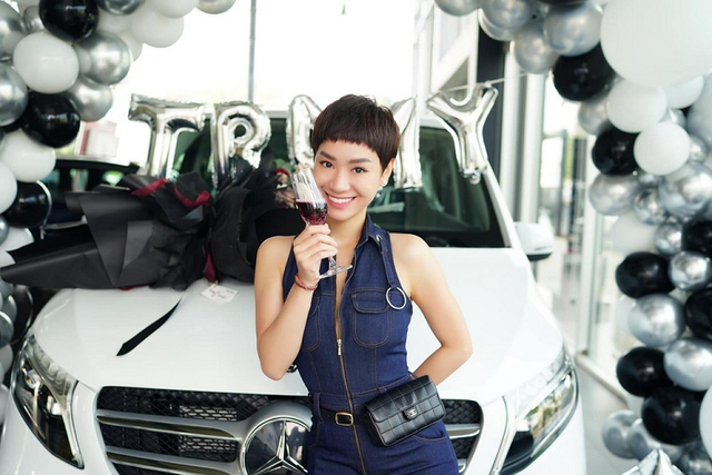 Trà My Idol chi gần 3 tỷ mua xe hạng sang Mercedes-Benz V250 Tra My Idol chi gan 3 ty mua xe hang sang Mercedes-Benz V250