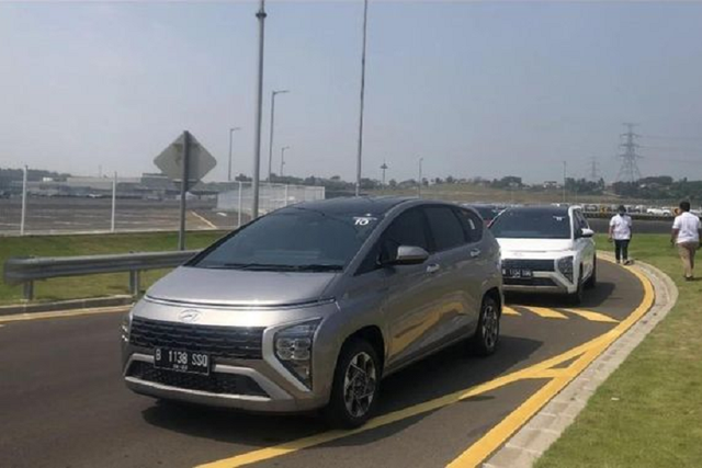 Ngắm Hyundai Stargazer 2023 giá rẻ từ 378 triệu đồng - Hình 6 Ngam Hyundai Stargazer 2023 gia re tu 378 trieu dong-Hinh-6