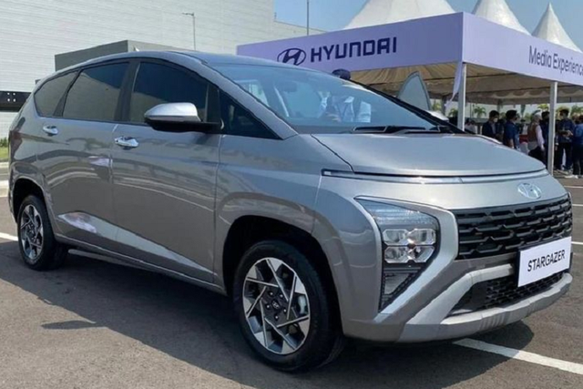Ngắm Hyundai Stargazer 2023 giá rẻ từ 378 triệu đồng - Hình 4 Ngam Hyundai Stargazer 2023 gia re tu 378 trieu dong-Hinh-4