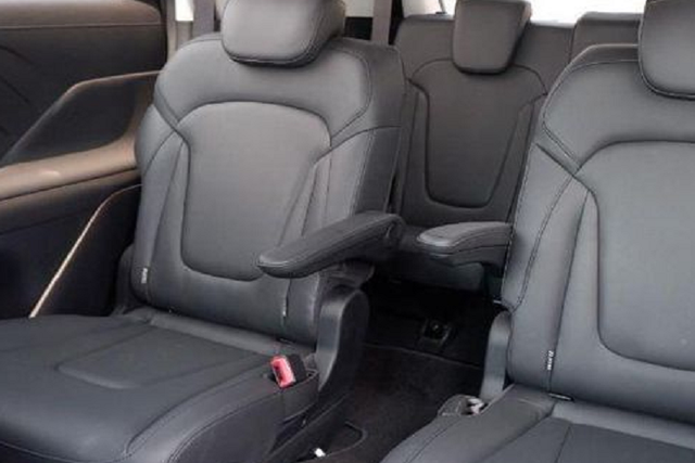 Ngắm Hyundai Stargazer 2023 giá rẻ từ 378 triệu đồng - Hình 9 Ngam Hyundai Stargazer 2023 gia re tu 378 trieu dong-Hinh-9