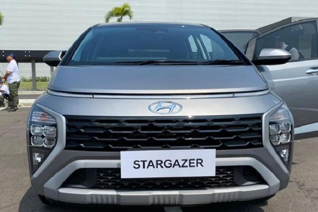 Ngắm Hyundai Stargazer 2023 giá rẻ từ 378 triệu đồng - Hình 5 Ngam Hyundai Stargazer 2023 gia re tu 378 trieu dong-Hinh-5