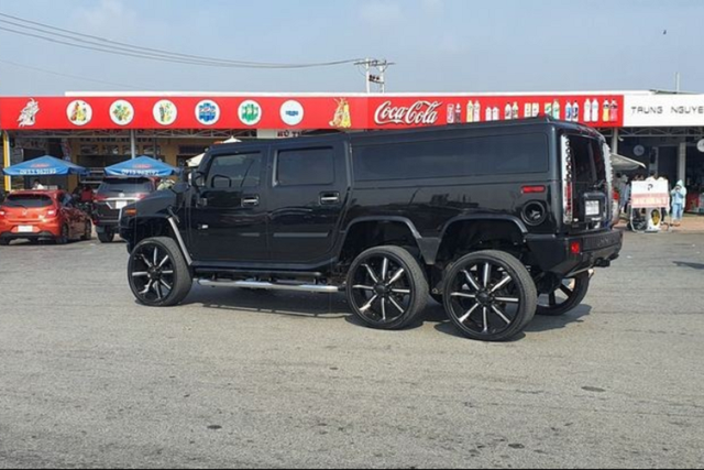 Giá xăng tăng kỷ lục, đại gia Việt vẫn tậu Hummer H2 6 bánh Gia xang tang ky luc, dai gia Viet van tau Hummer H2 6 banh