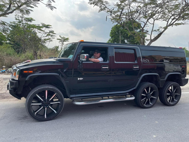 Giá xăng tăng kỷ lục, đại gia Việt vẫn tậu Hummer H2 6 bánh - Hình 2 Gia xang tang ky luc, dai gia Viet van tau Hummer H2 6 banh-Hinh-2