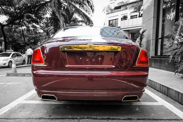 Ngắm Rolls-Royce Ghost mạ vàng độc của đại gia Trịnh Văn Quyết - Hình 2 Ngam Rolls-Royce Ghost ma vang doc cua dai gia Trinh Van Quyet-Hinh-2