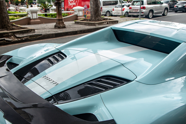 Xuất hiện Ferrari F8 Spider hơn 20 tỷ của đại gia Đà Lạt ở Sài Gòn - Hình 6 Xuat hien Ferrari F8 Spider hon 20 ty cua dai gia Da Lat o Sai Gon-Hinh-6