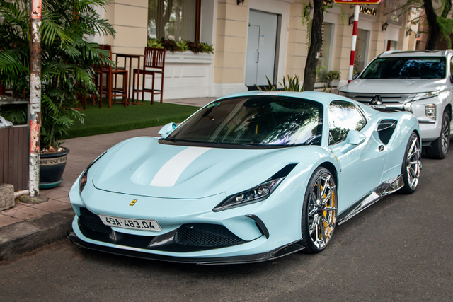 Xuất hiện Ferrari F8 Spider hơn 20 tỷ của đại gia Đà Lạt ở Sài Gòn Xuat hien Ferrari F8 Spider hon 20 ty cua dai gia Da Lat o Sai Gon