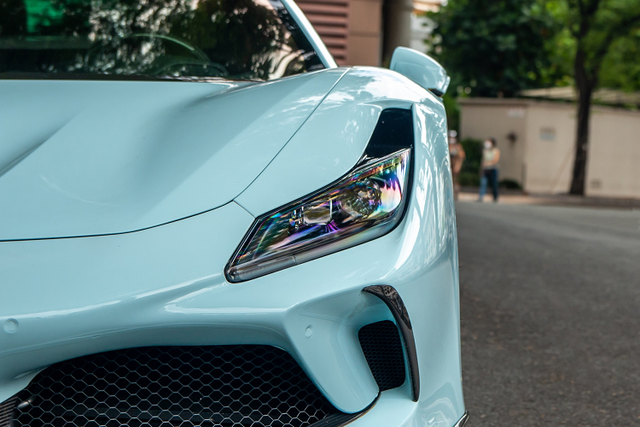 Xuất hiện Ferrari F8 Spider hơn 20 tỷ của đại gia Đà Lạt ở Sài Gòn - Hình 7 Xuat hien Ferrari F8 Spider hon 20 ty cua dai gia Da Lat o Sai Gon-Hinh-7
