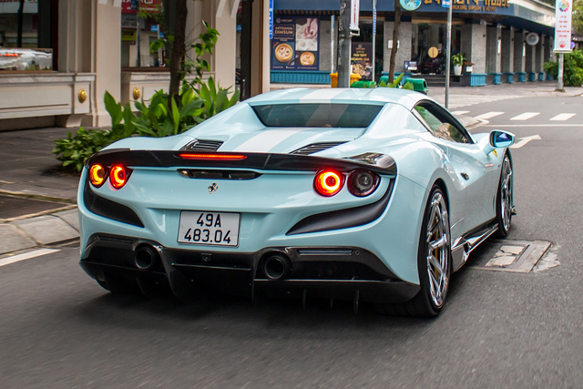 Xuất hiện Ferrari F8 Spider hơn 20 tỷ của đại gia Đà Lạt ở Sài Gòn - Hình 9 Xuat hien Ferrari F8 Spider hon 20 ty cua dai gia Da Lat o Sai Gon-Hinh-9