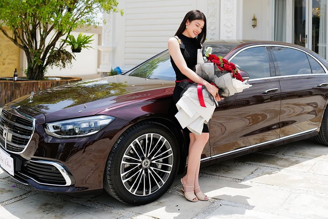 Lily Chen tậu Mercedes-Benz S450 2022 giá hơn 5 tỷ - Hình 2 Lily Chen tau Mercedes-Benz S450 2022 gia hon 5 ty-Hinh-2