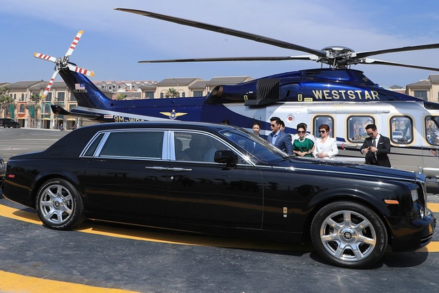 Ngắm siêu xe Rolls-Royce Phantom biển thần tài của ông Bùi Thành Nhơn - Hình 3 Ngam sieu xe Rolls-Royce Phantom bien than tai cua ong Bui Thanh Nhon-Hinh-3