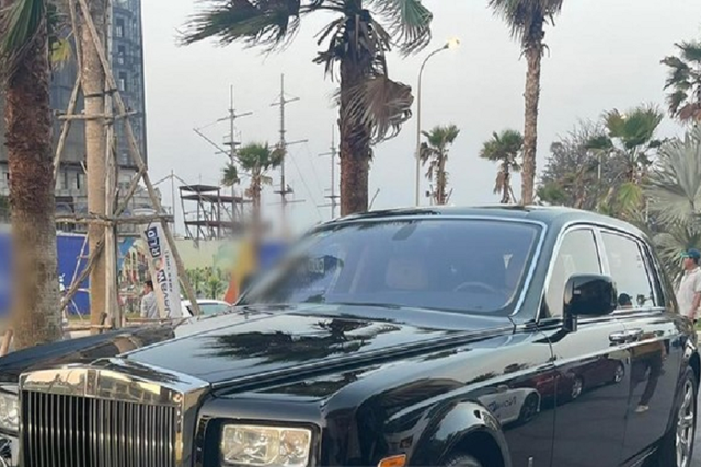 Ngắm siêu xe Rolls-Royce Phantom biển thần tài của ông Bùi Thành Nhơn - Hình 5 Ngam sieu xe Rolls-Royce Phantom bien than tai cua ong Bui Thanh Nhon-Hinh-5