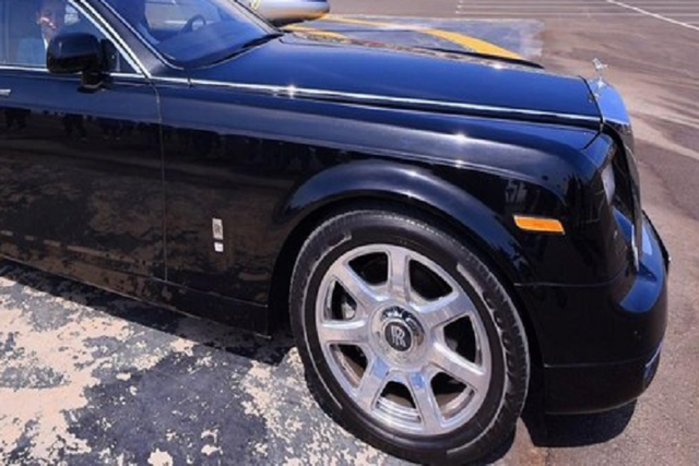 Ngắm siêu xe Rolls-Royce Phantom biển thần tài của ông Bùi Thành Nhơn - Hình 6 Ngam sieu xe Rolls-Royce Phantom bien than tai cua ong Bui Thanh Nhon-Hinh-6