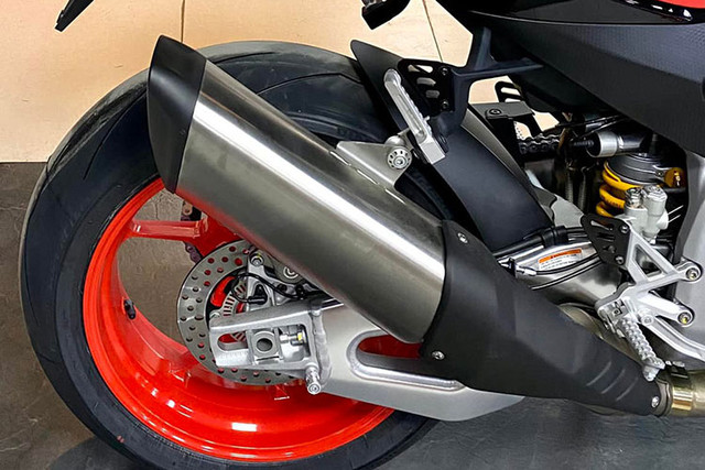 Cận cảnh mô tô Aprilia Tuono V4 đã đến tay khách Việt - Hình 8 Can canh mo to Aprilia Tuono V4 da den tay khach Viet-Hinh-8