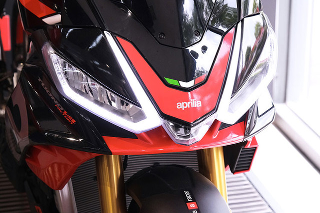 Cận cảnh mô tô Aprilia Tuono V4 đã đến tay khách Việt - Hình 4 Can canh mo to Aprilia Tuono V4 da den tay khach Viet-Hinh-4