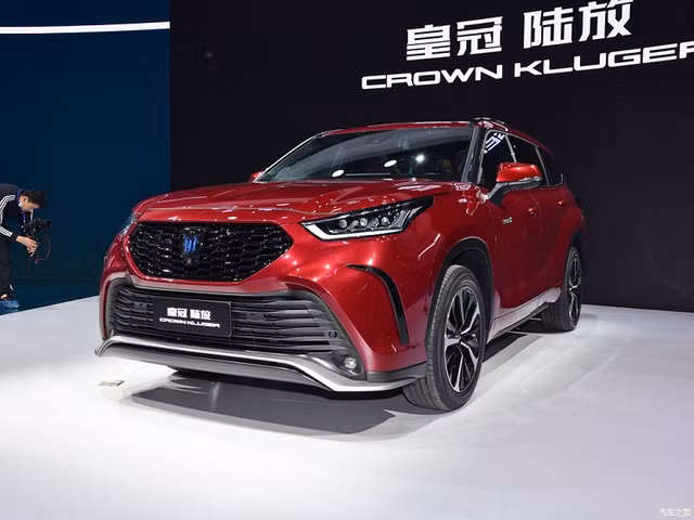 An theo Corolla Cross, Toyota phat trien SUV Crown Cross moi