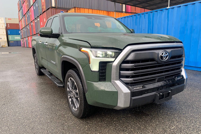 Cận cảnh Toyota Tundra 2022 đầu tiên về Việt Nam, hơn 4,5 tỷ đồng Can canh Toyota Tundra 2022 dau tien ve Viet Nam, hon 4,5 ty dong