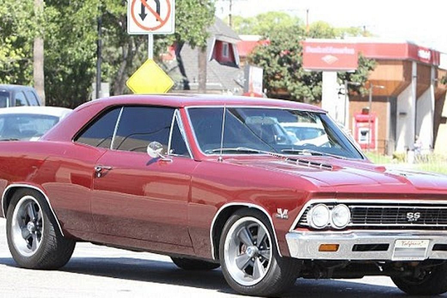 Choáng với bộ sưu tập ôtô lạ lùng của Ben Affleck - Hình 12 Choang voi bo suu tap oto la lung cua Ben Affleck-Hinh-12