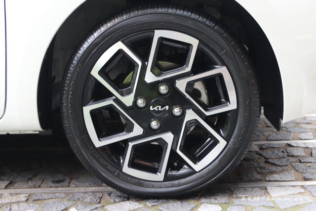 Cận cảnh Kia Ray 2023 chỉ 232 triệu đồng - Hình 7 Can canh Kia Ray 2023 chi 232 trieu dong-Hinh-7