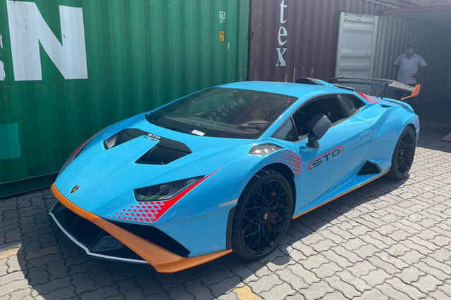 Chi tiết siêu xe Lamborghini Huracan STO giá hơn 30 tỷ thứ 2 về Việt Nam Chi tiet sieu xe Lamborghini Huracan STO gia hon 30 ty thu 2 ve Viet Nam