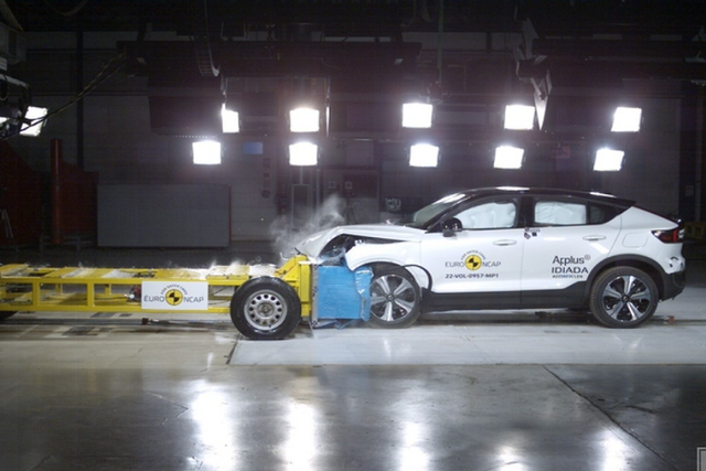 Cận cảnh Volvo C40 Recharge chạy điện đạt chứng nhận an toàn cao nhất Can canh Volvo C40 Recharge chay dien dat chung nhan an toan cao nhat