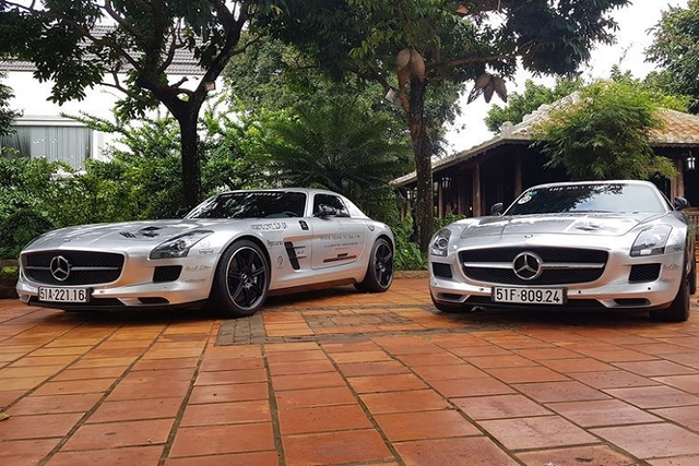 Cận cảnh Mercedes-Benz SLS AMG cánh chim hơn 8 tỷ của đại gia Đặng Lê Nguyên Vũ Can canh Mercedes-Benz SLS AMG canh chim hon 8 ty cua dai gia Dang Le Nguyen Vu