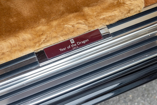 Rolls-Royce Phantom “Rồng” hơn 35 tỷ của Bầu Kiên tái xuất bất ngờ - Hình 9 Rolls-Royce Phantom “Rong” hon 35 ty cua Bau Kien tai xuat bat ngo-Hinh-9