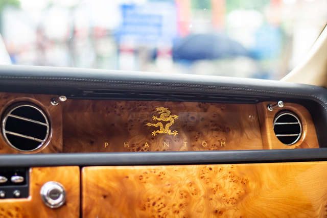Rolls-Royce Phantom “Rồng” hơn 35 tỷ của Bầu Kiên tái xuất bất ngờ - Hình 7 Rolls-Royce Phantom “Rong” hon 35 ty cua Bau Kien tai xuat bat ngo-Hinh-7