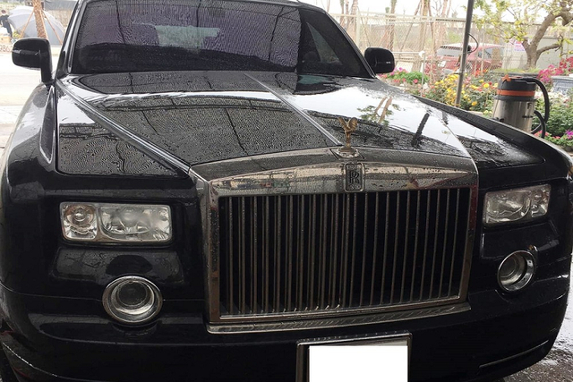 Rolls-Royce Phantom “Rồng” hơn 35 tỷ của Bầu Kiên tái xuất bất ngờ - Hình 4 Rolls-Royce Phantom “Rong” hon 35 ty cua Bau Kien tai xuat bat ngo-Hinh-4