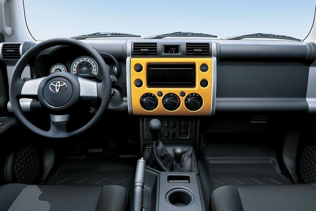 Mot dai ly mat 7 nam moi ban duoc SUV Toyota FJ Cruiser-Hinh-3