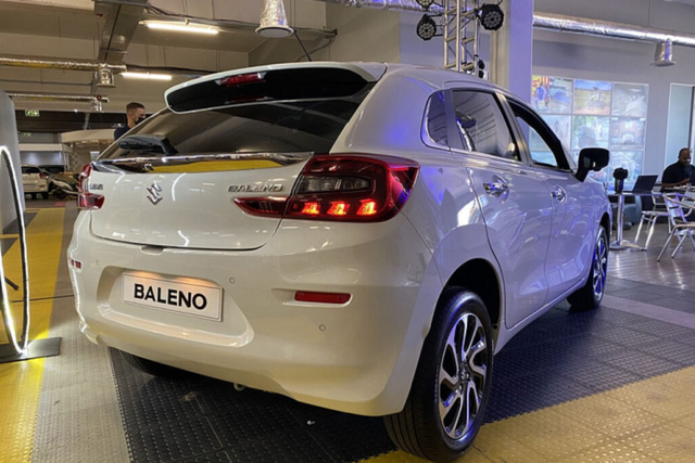 Cận cảnh Suzuki Baleno 2022 giá rẻ, bản quốc tế động cơ xăng 1.5L - Hình 2 Can canh Suzuki Baleno 2022 gia re, ban quoc te dong co xang 1.5L-Hinh-2
